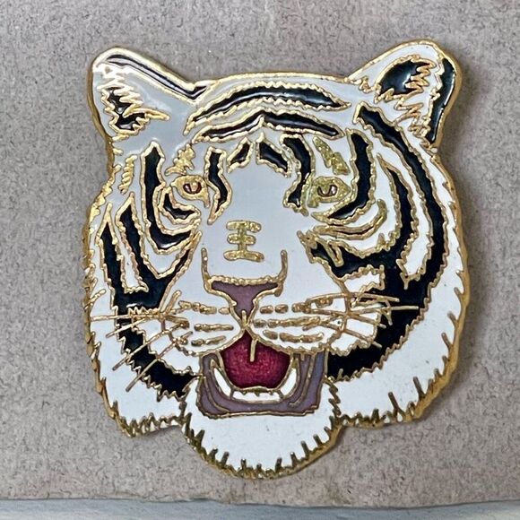 Vintage Gift Creations Cloisonné White Tiger Womens Mens Jacket Shirt Pin - Picture 2 of 5